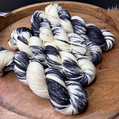 *NEW* Oscar Worsted - Halloween Yarn- Cruella De Vil