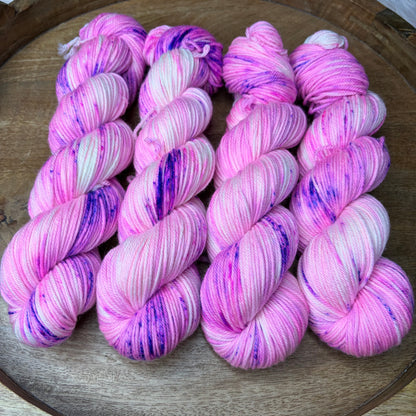 *NEW* Oscar Worsted - Let's Have A Wink (2)