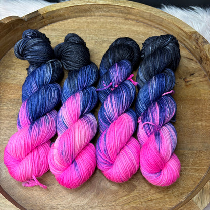 *NEW* Oscar Worsted - Maine Northern Lights- Atomic Oxygen