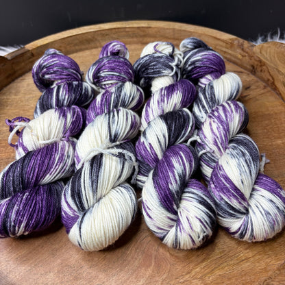 *NEW* Oscar Worsted - Halloween Beetlejuice