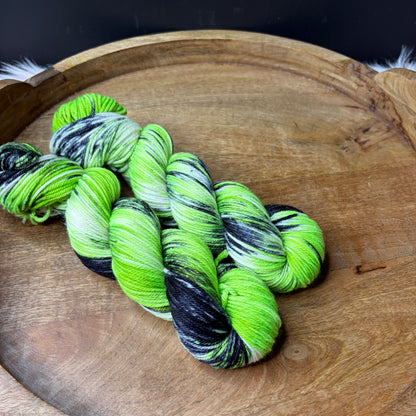 *NEW* Oscar Worsted - Halloween Yarn- Ghoulish Glam