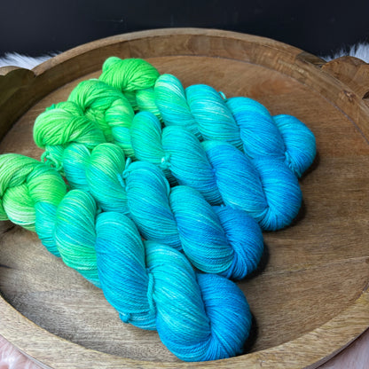 *NEW* Oscar Worsted - Electric Kelp