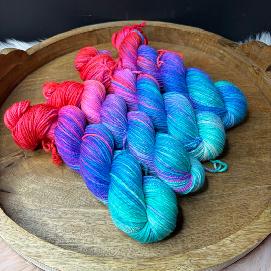 *NEW* Oscar Worsted - Coral Voltage