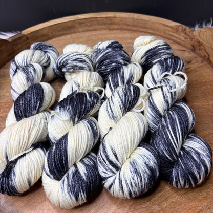 *NEW* Oscar Worsted - Halloween Yarn- Cruella De Vil