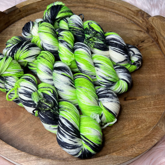 *NEW* Oscar Worsted - Halloween Yarn- Ghoulish Glam