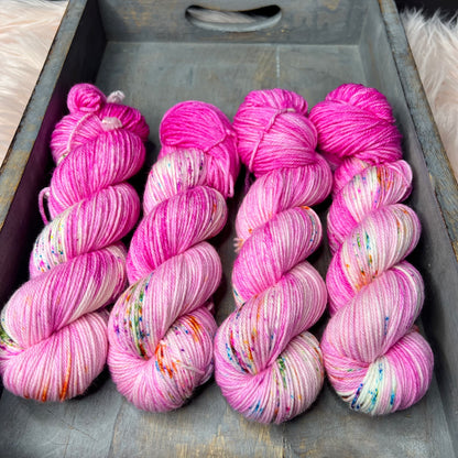 *NEW* Oscar Worsted - Raspberry Muse