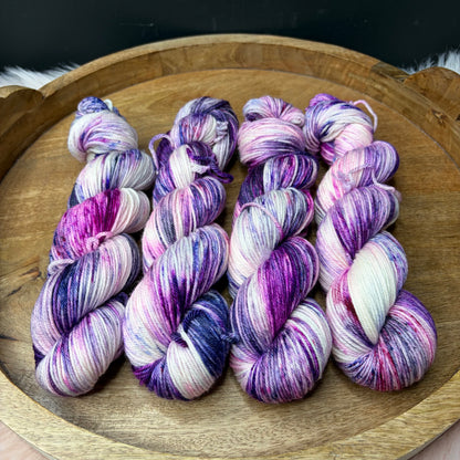 *NEW* Oscar Worsted -  Blackberry Taffy