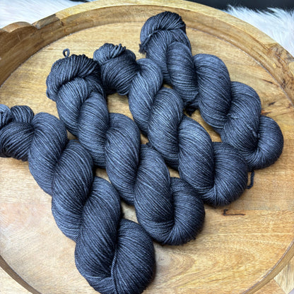 *NEW* Oscar Worsted - Raven