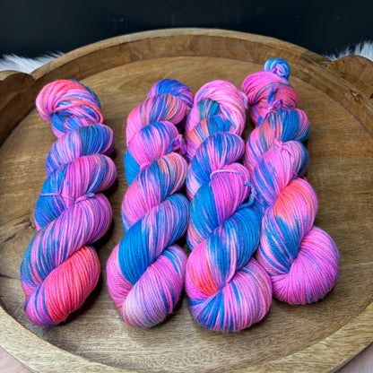 *NEW* Oscar Worsted - Neon Skies