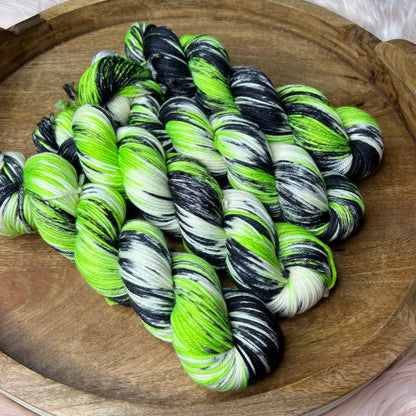 *NEW* Oscar Worsted - Halloween Yarn- Ghoulish Glam