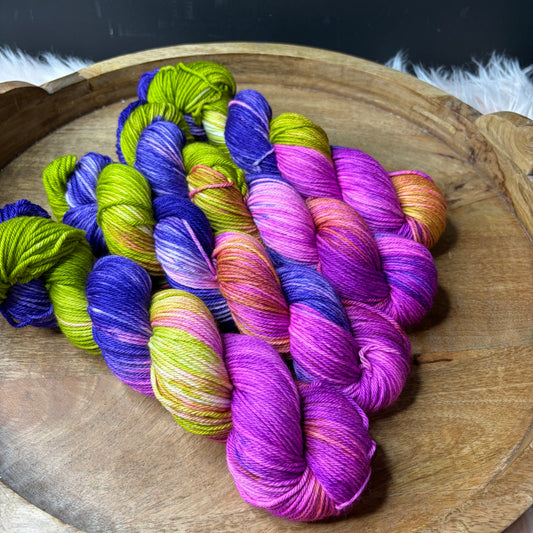 *NEW* Oscar Worsted - Neon Anemone