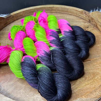 *NEW* Oscar Worsted - Halloween Barbie Potion