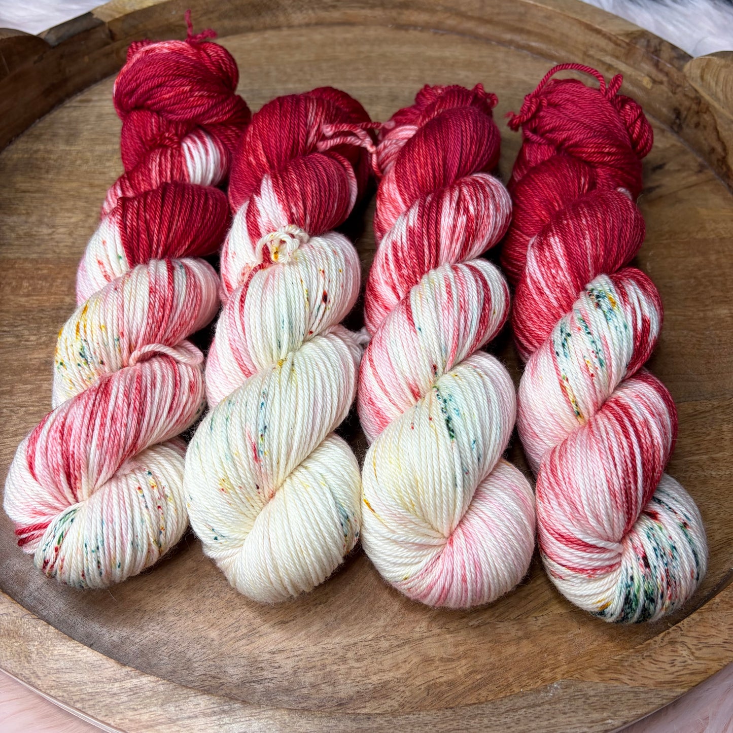 *NEW* Oscar Worsted - Christmas - Santa Baby