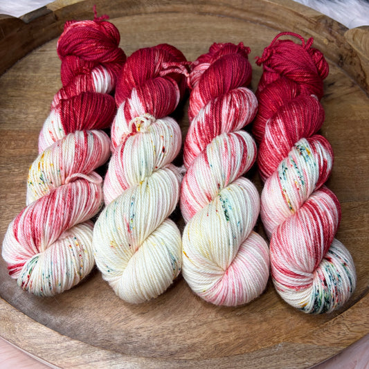 *NEW* Oscar Worsted - Christmas - Santa Baby