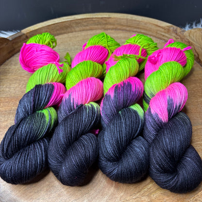 *NEW* Oscar Worsted - Halloween Barbie Potion