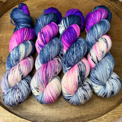 *NEW* Oscar Worsted - Neon Constellations
